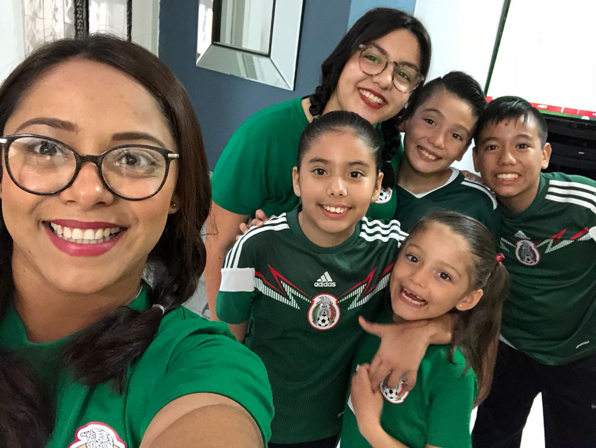 Alexapreciado23's tweet photo. SOMOS el equipo más chingon, somos familia, somos México.🤙🏻🇲🇽 #Rusia2018 #Mexico #MexicoVSsouthkorea #ImaginemosCosasChingonas #Olveras #TwoPixel https://t.co/D5Va4DXQqL