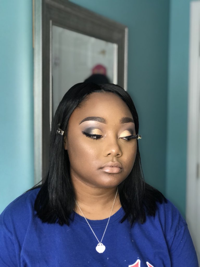 DestineyL__'s tweet photo. My Grad 👩🏽🎓✨ MakeupByMe 💋
#DesTheOne 💄 #TheMakeupArtist👩🏽🎨
#BookWithDes #MemphisMua🎨
For Bookings 📩 @daklawrence@gmail.com https://t.co/y65KOyAA0T