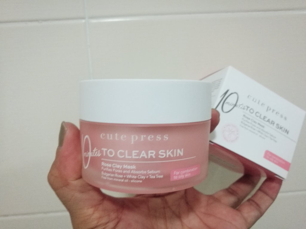 CshareYshare's tweet photo. Rose Clay Mask จาก Cute Press เพียง มาก์สกุหลาบ มาก์สทิ้งไว้เพียง 10นาที ก็จะสัมผัสผิวสะอาดล้ำลึก ช่วยดูดซับสิ่งสกปรกและความมันบนใบหน้าได้อย่างล้ำลึก แถมยังให้ความชุ่มชื้นแก่ผิว เผยผิวสุขภาพดี ของเค้าดีจริงๆ #cutepress #roseclaymask #baareview #บ้ารีวิว #ไว้รีวิวห้ามขายของโว้ยย https://t.co/Jj9FullqvO