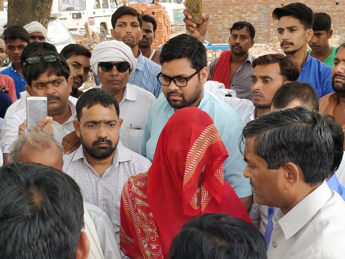 बहुजन समाज पार्टी के प्रतिनिधि मंडल ने राष्ट्रीय महासचिव रामअचल राजभर जी के नेतृत्व में ग्वालियर अंचल में 2 अप्रैल को शहीद हुए आंदोलनकारियों के परिजनों से मुलाकात की और सभी परिवारों को 1-1 लाख की आर्थिक सहायता दी।
अभी तक किसी और राजनैतिक दल ने इन्हें कोई सहायता नही दी थी