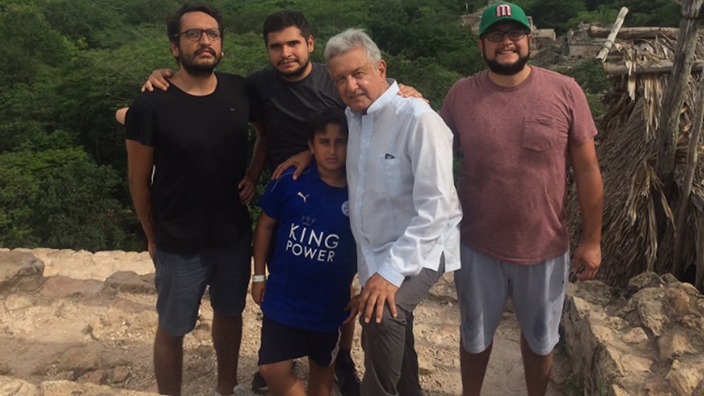 AlonzkovM's tweet photo. La verdad que prefiero mantener a los hijos de ANAYA, que a los baquetones gordos hijos de AMLO #AnayaConAlatorre https://t.co/DTlVn0LPc1
