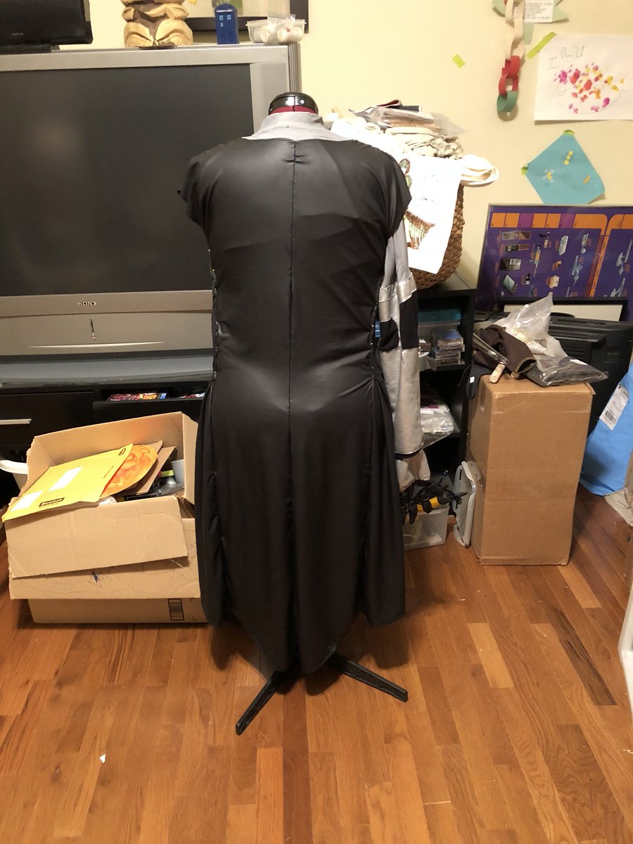 SWSondheimer's tweet photo. #formalshiro progress! Modifying a @yayahan pattern and taking inspiration from one of @andyparkart ‘s Doctor Strange concept paintings . #shiro #takahashishirogane #voltron #legendarydefender #blackpaladin #sdcc2018 https://t.co/JpHfoPybym