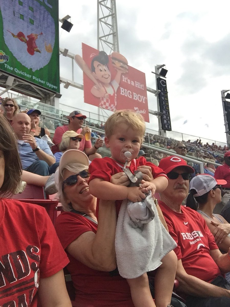 EricDMoyer's tweet photo. Thanks to @Reds Billy Hamilton @BillyHamilton for playing one round of catch with our son, Elias, in the top of the 6th #RedsCountry #EliasSays https://t.co/9YGmHL1Ifr