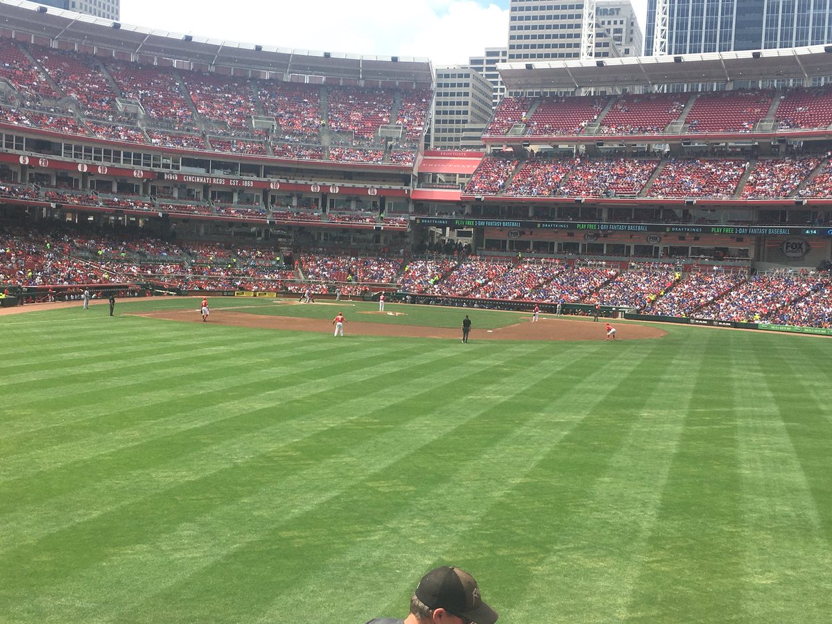 EricDMoyer's tweet photo. Thanks to @Reds Billy Hamilton @BillyHamilton for playing one round of catch with our son, Elias, in the top of the 6th #RedsCountry #EliasSays https://t.co/9YGmHL1Ifr
