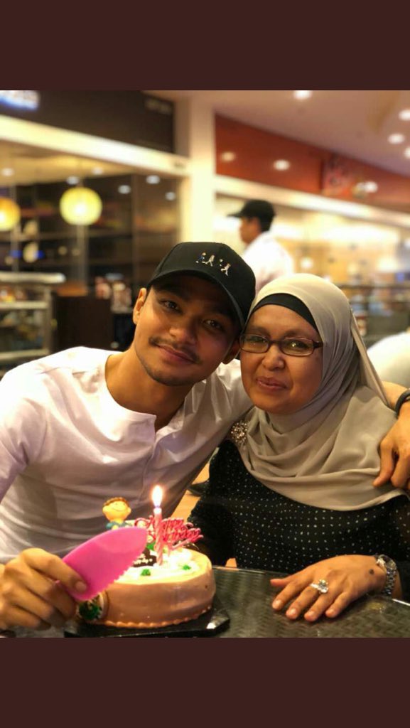 hasznizaanwari's tweet photo. good morning #Capik . I nak wish lgi , masuk ni dah 6 kali I wish birthdaymu , moga2 ade balasan darimu @iSyafiqKyle hahaha . happy birthday syafiq kyle , stay humble dan handsome okay π .hope allah ease everything ππ» #happybirthdaysyafiqkyle #HappyBirthdaySyafiqkyle β€οΈπ https://t.co/CA2RBmJXvr