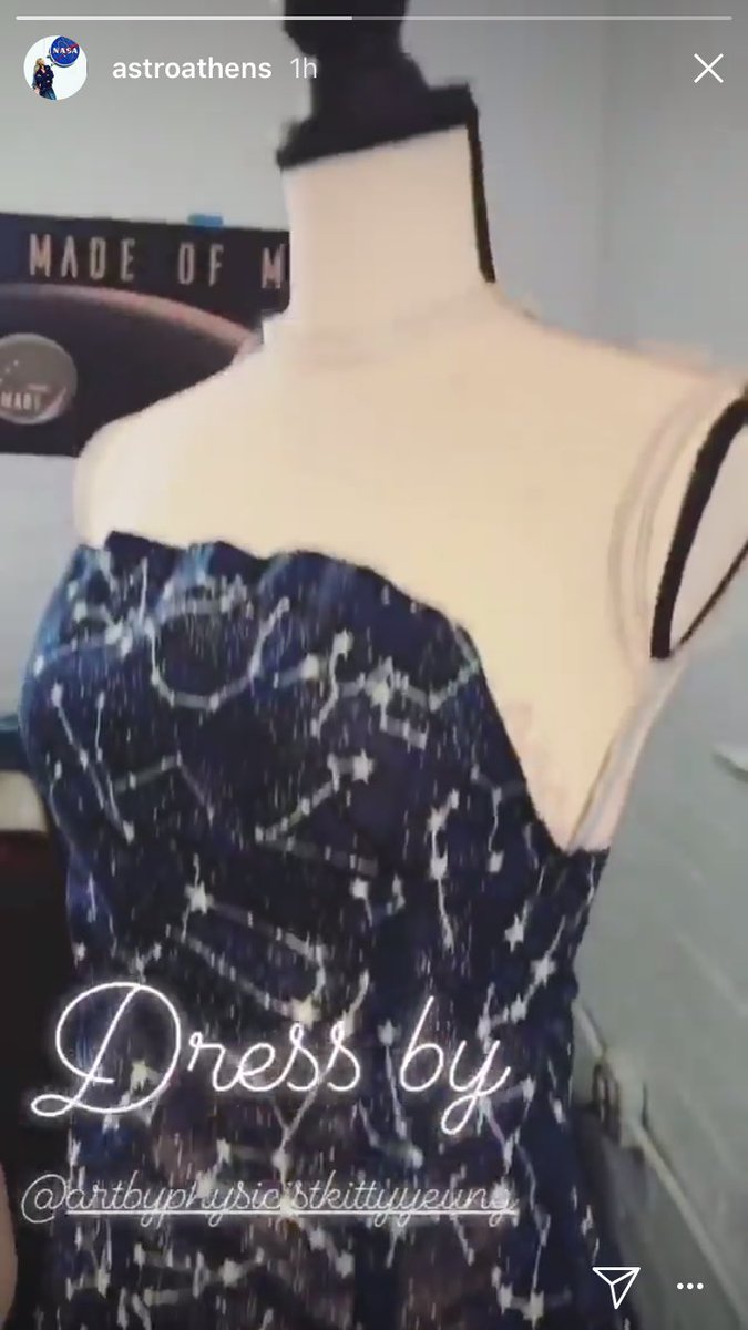 KittyArtPhysics's tweet photo. Thank you @JRSkok @MadeOfMarsInc for displaying my #constellation #dress at #CelestialChic I heard @AstroAthens and @startorialist also graced the table! I need to go next time to meet all the stellar scientists ๐คฉ #glowinthedark https://t.co/4e8tO8zVzy