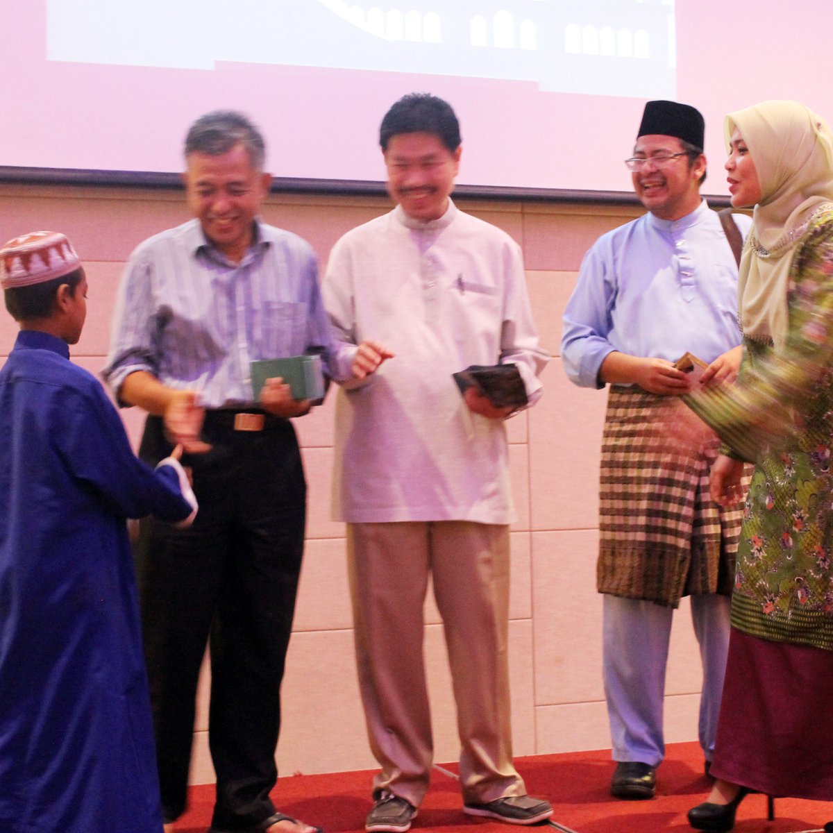 Columbia Asia Malaysia On Twitter Columbia Asia Hospital Puchong Took The Children Of The Orphanage To A Shopping Spree As Well As For An Ifthar Break Fast It Was A