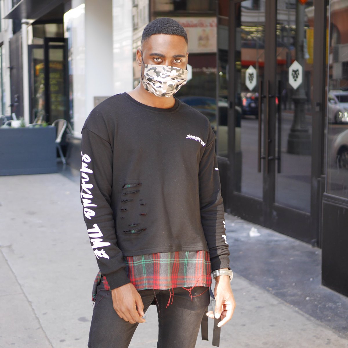PilatesPapii's tweet photo. You’ve got a fire inside, but your hearts so cold 😷 #SparksNStyle 

Saturday’s rocking my shirt from @vipshopglobal use my code Willie1085 to get a discount on your order. #VIPshop #VIPshopcommunity 

#fblogger #menswear #streetstyle #pauseshots #mensfashion #ootd #wiwt https://t.co/BfU4Y4Y9SB