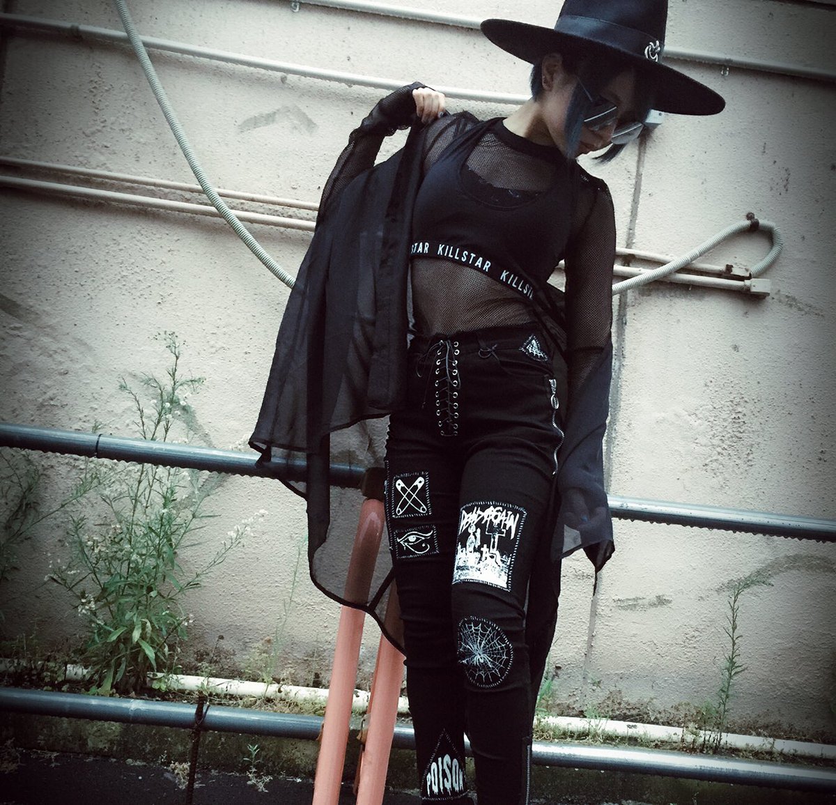 ra20022006's tweet photo. sporty×goth mix＝helthgothstyle
#killstar
シフォンブラウス
https://t.co/W88BWyg8tA
ロゴ入りブラトップ
https://t.co/zHN9GuZmpf
#demonia 
厚底スニーカー
https://t.co/JqKyi1DQH5
#helthgoth #shopromanesco #エピキュリアンガーデン #loveblack #allblackcode https://t.co/C8Lqt62x57