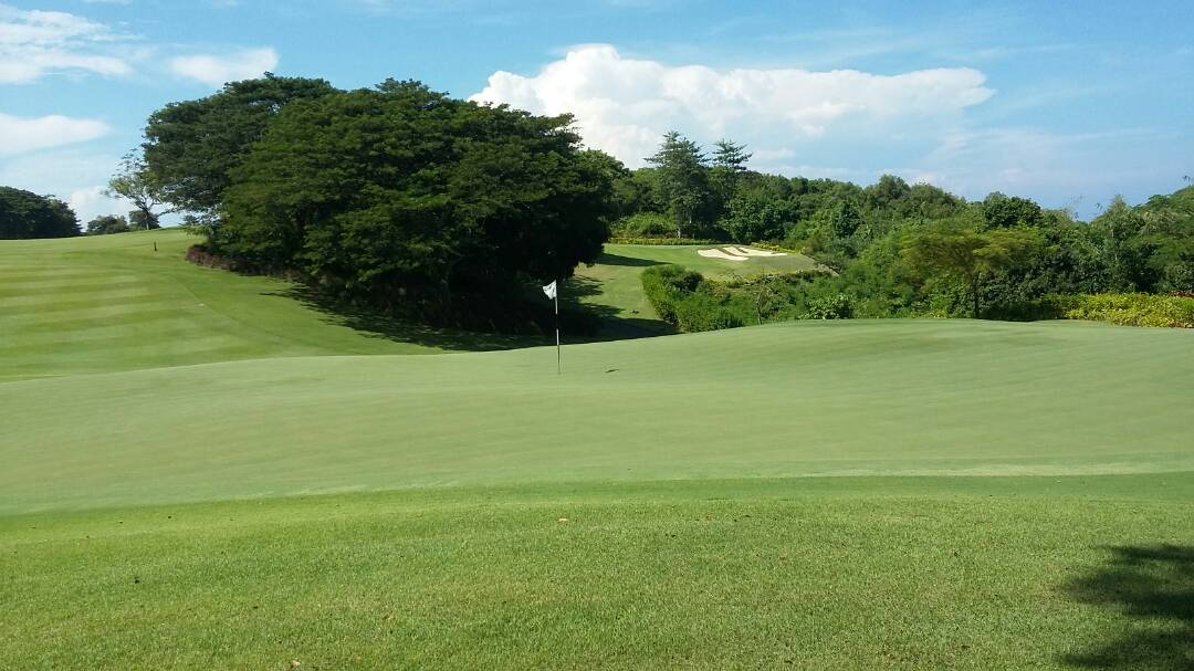 markhollandbali's tweet photo. Bali National's hole 5 green with a glimpse hole 6 your next challenge. https://t.co/7Oh8bQgwqm
