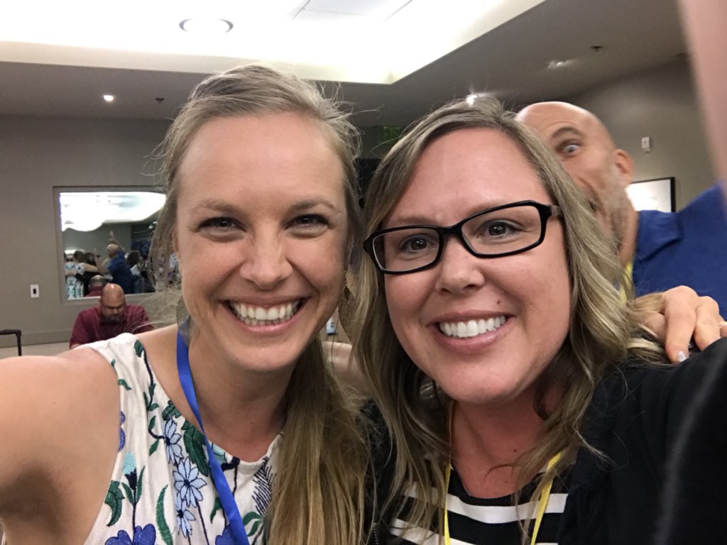 AlwoodCarol's tweet photo. I got to gush over the #outoftimeseries with the adorable @NadineBrandes @SoCalCWC Can’t wait for her next series and next year’s conference! #amreading #amwriting https://t.co/CZyxQuOKsg