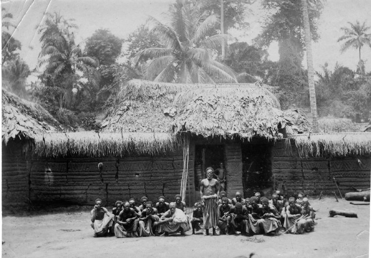 Some citizens of Benin City in front of a building from the royal quarter after the destruction of Benin by Britain. Turn of 20th century. British Museum.