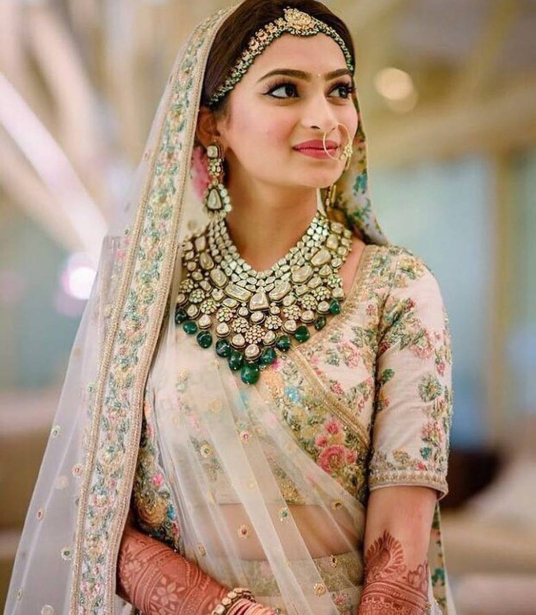 WedLista's tweet photo. We are so completely in awe of such beauty❤️

MUA -@pakkhi
Photo by -@reelsandframes

#WedLista #FashionForWedding #IndianBride #Bride #BeautifulBride #WeddingDay #IndianWedding #WeddingLehenga #PinkLehenga #Pink #Green #GreenEmerlad #GreenJewellery #WeddingJewellery https://t.co/Yf3wIN3lzq