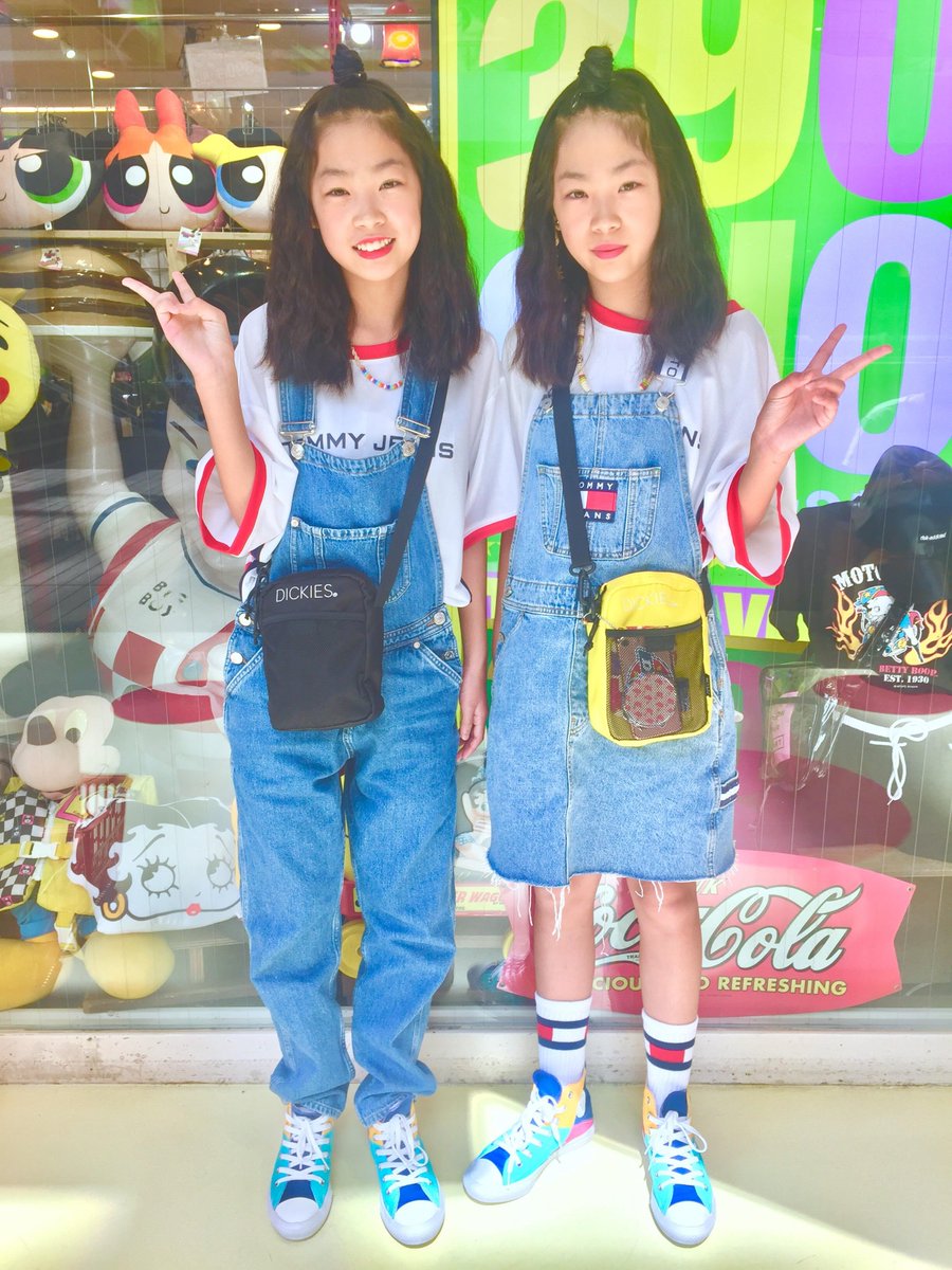 サンキューマート大阪アメリカ村店 V Twitter お客様スナップ 本日のオシャレ さんは ももあさん ゆうあさん のお二人様です 全身お揃い 完璧な双子コーデがとっってもお似合いでしたのでお声かけさせて頂きました 夏らしい 流行のアイテムを