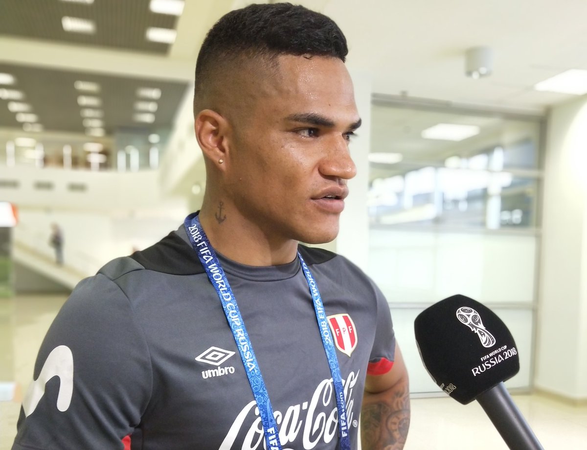 FIFAWorldCupPER's tweet photo. 🎙🇵🇪 "Como grupo queremos regalarle una alegría a nuestra gente,  que siempre confío en nosotros" @andersanta11 
📲⚽ Live Blog #AUSPER  https://t.co/zaGK3s8dhm
#PER #Rusia2018 https://t.co/KPoLUzljzx