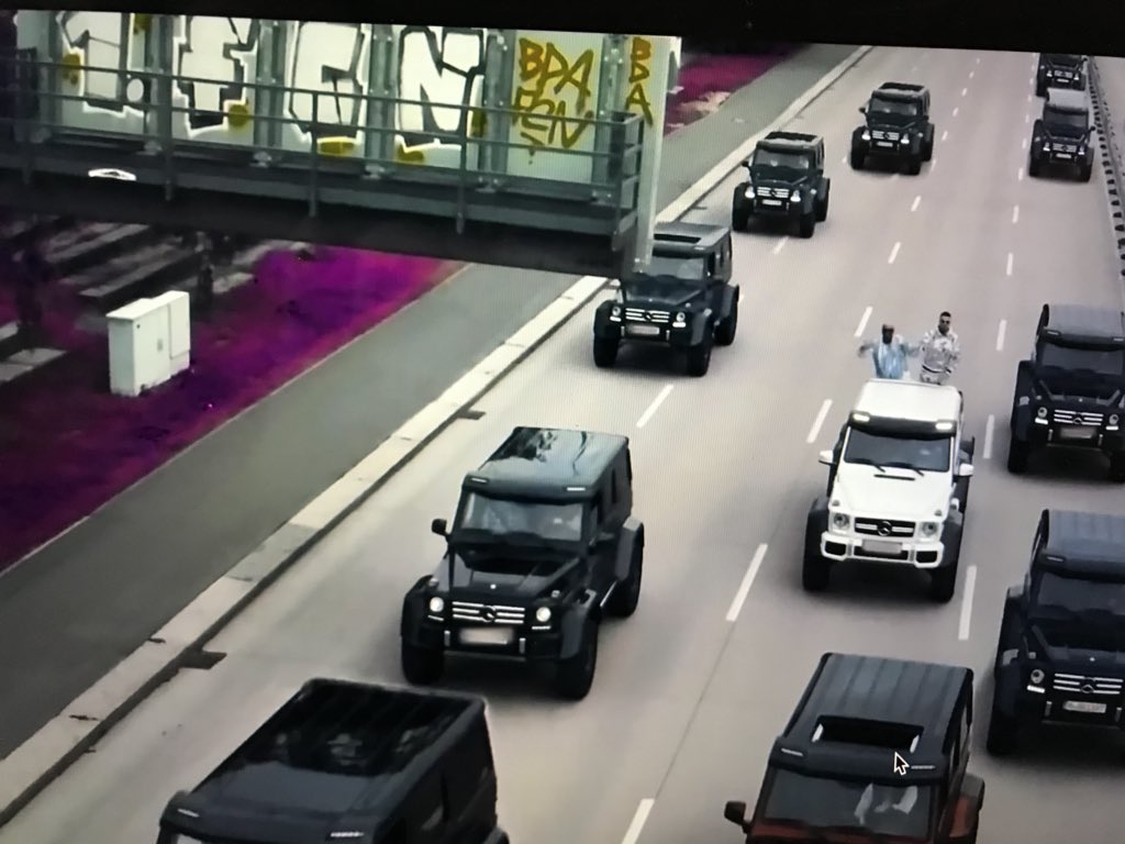hofer1007's tweet photo. Das neue Video von Xatar feat. Azet wurde übrigens in Nürnberg aufgenommen. Sogar ein #FCN-Graffiti hat es mit reingeschafft. Sind die ganzen G-Klassen niemandem aufgefallen? https://t.co/Umtg69RgPU https://t.co/kS2R3wHIxJ