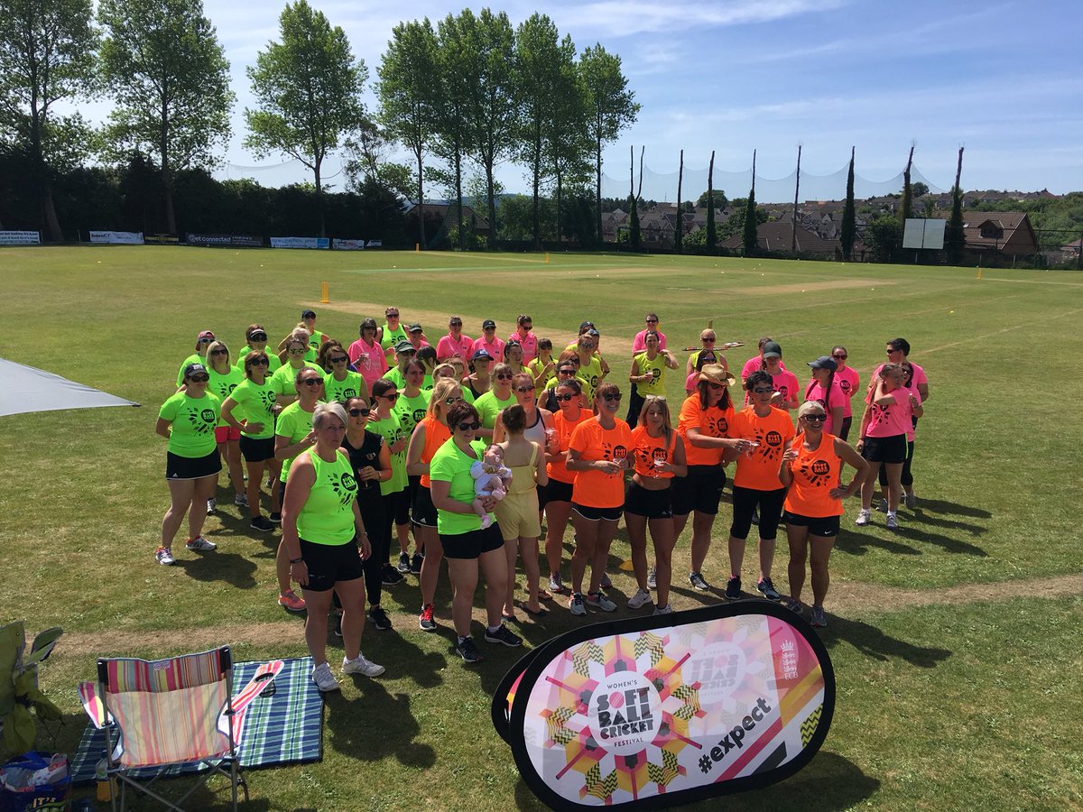ACMSEwales's tweet photo. Another fine day for W&G’s softball Cricket here @BlackwoodCC #expext #softballcricket 🏏🏴🎾☀️ https://t.co/kCmUxG1ZFd