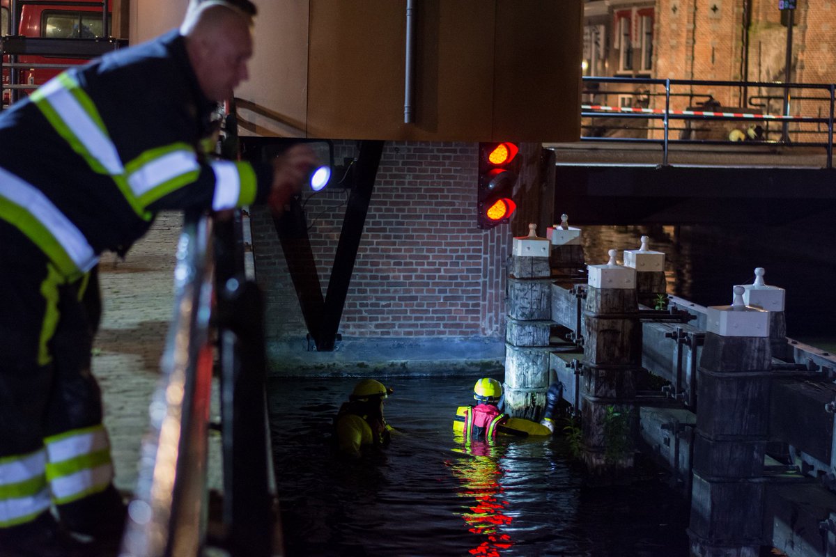 Grote zoekactie in Sneek naar mogelijke drenkeling dlvr.it/QYKTpZ