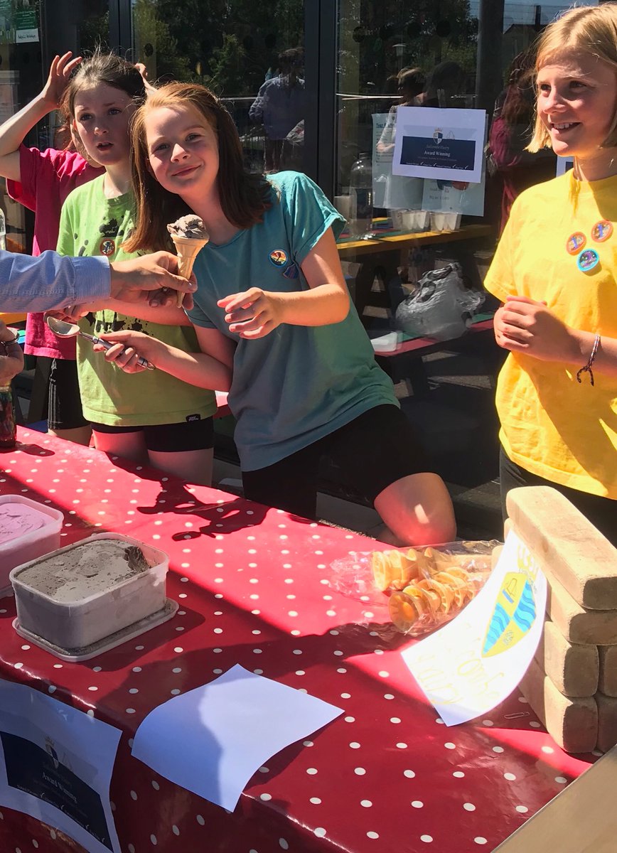Shaun_Elliotts's tweet photo. A massive THANK YOU to ⁦@salcombedairy⁩ for donating to Moretonhampstead Primary’s #grow£2 project. Their ice cream stand was a huge success. A great lesson for Matilda &amp; her friends.  Our favourite ice cream. ⁦@Devon_Hour⁩ #DoGoodFeelGood https://t.co/UZB0zaN8I2