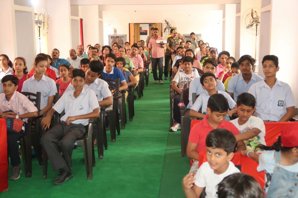 POLICE COMMISSIONERATE GAUTAM BUDDH NAGAR tweet media