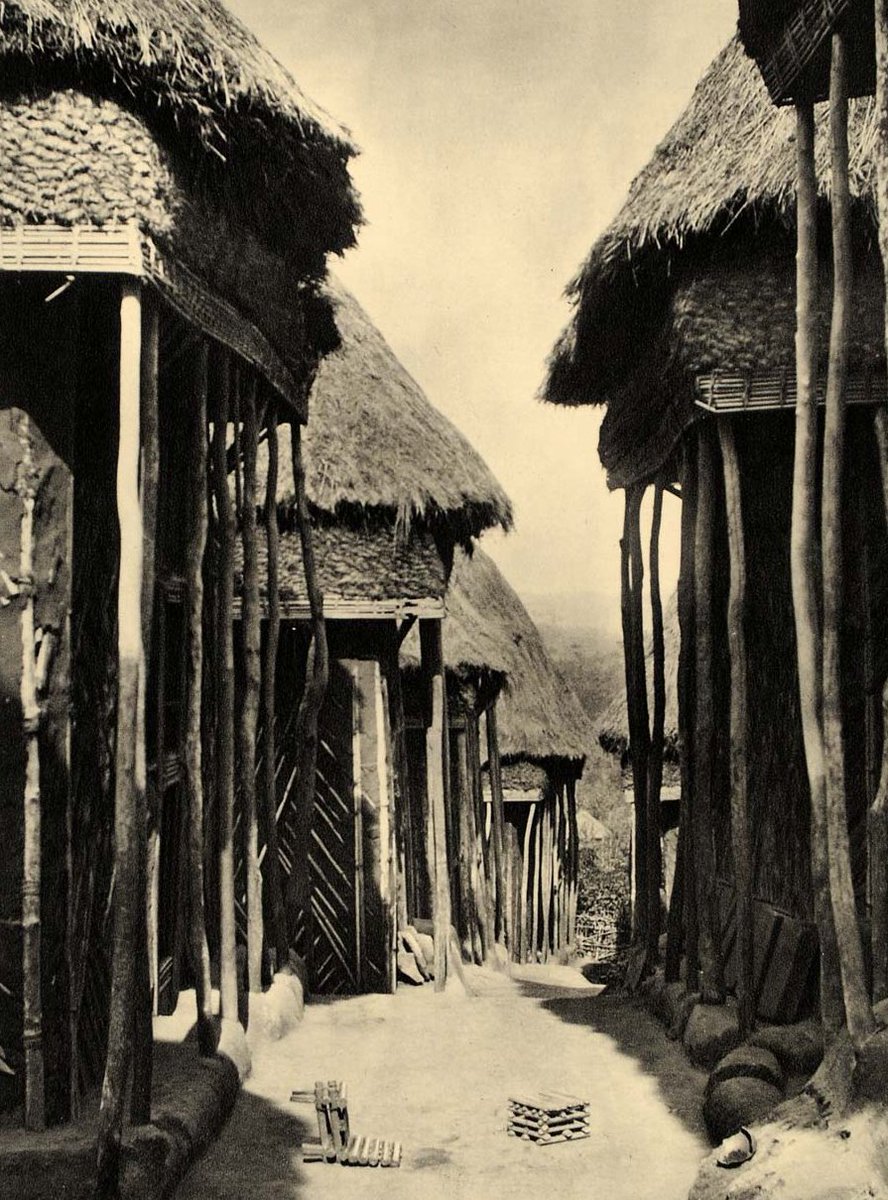 Houses in Foumban, the capital of the Bamum kingdom, Cameroon, first half of the 20th century.