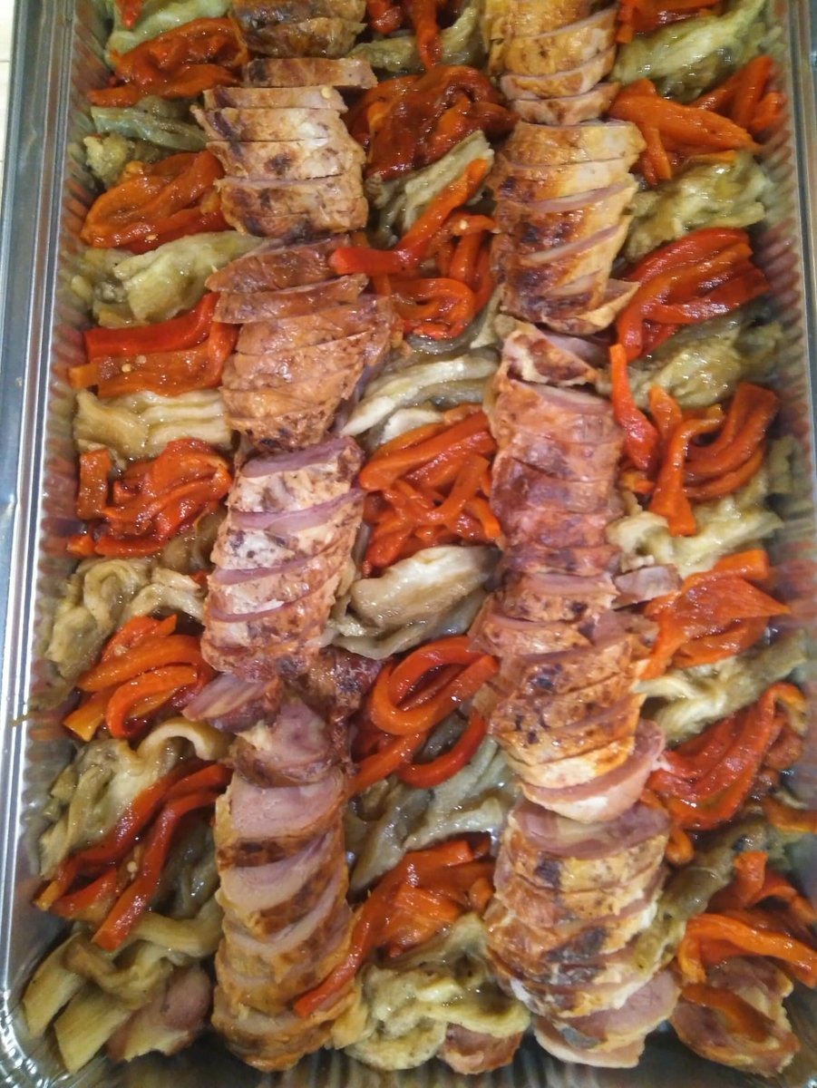 Tiberi_Roser's tweet photo. Bon dia a tothom,
Com ha anat la festa? Estareu molt afamats. Us proposem cuixes de pollastre farcides de pernil dolç i formatge.  Què aprofiti 😋🍽 https://t.co/lkvhD6gSfD