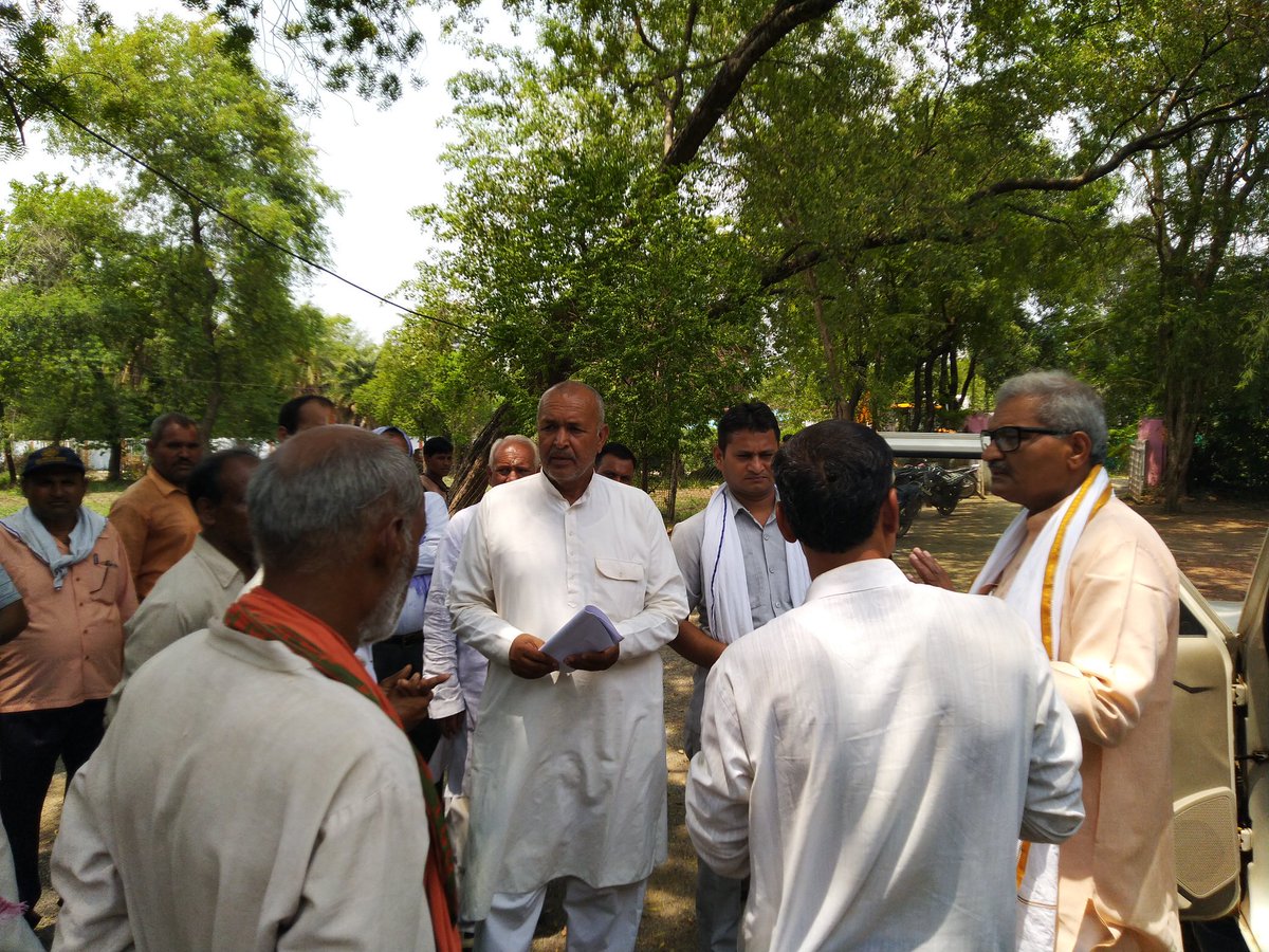 Janardan_BJP's tweet photo. हमारे रीवा निवास पर पधारे हुए , लोगों की समस्याएं सुनी और उनका उचित निराकरण किया �� https://t.co/Wg47Zh4ylm
