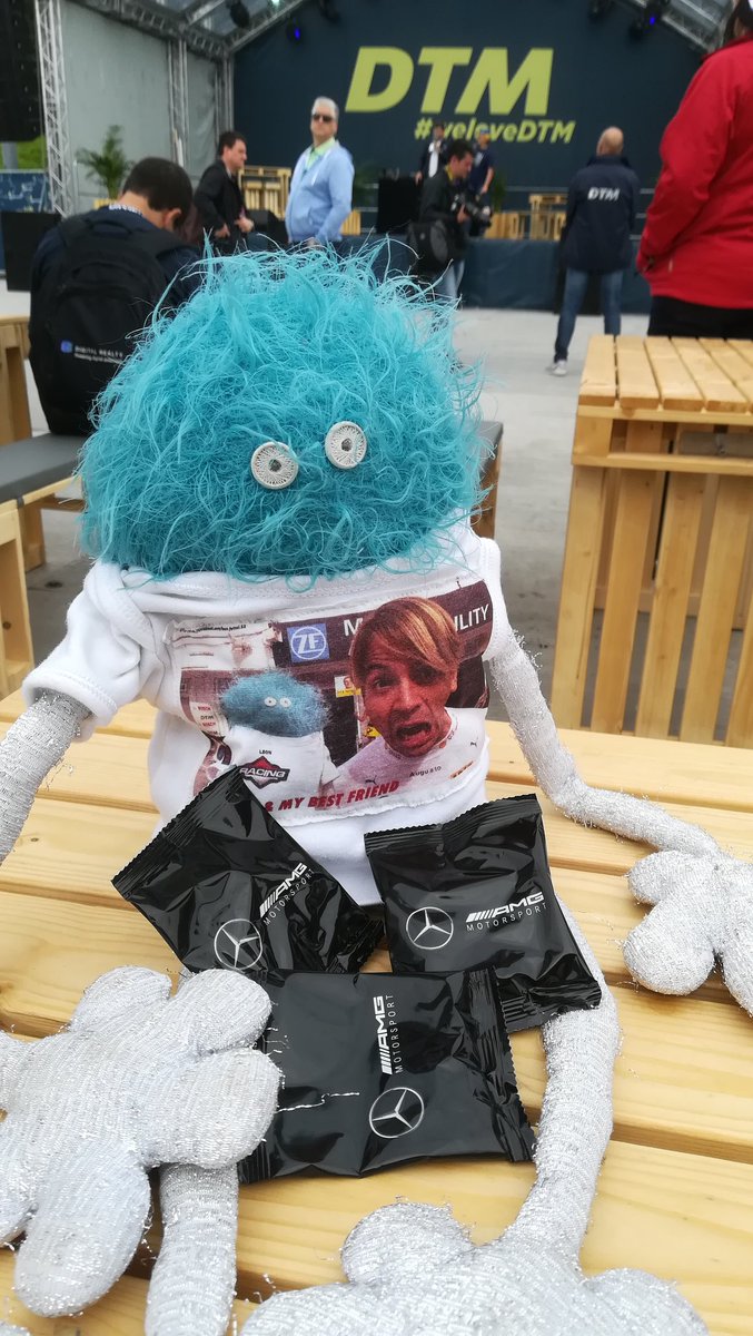 LeonFettel's tweet photo. BMW i Mercedes zapewniły mi małe przekąski 👍😊🇩🇪 #DTM #NORISRING #DTMNorisring #MamDobryHumor https://t.co/FWzhjzhoMG