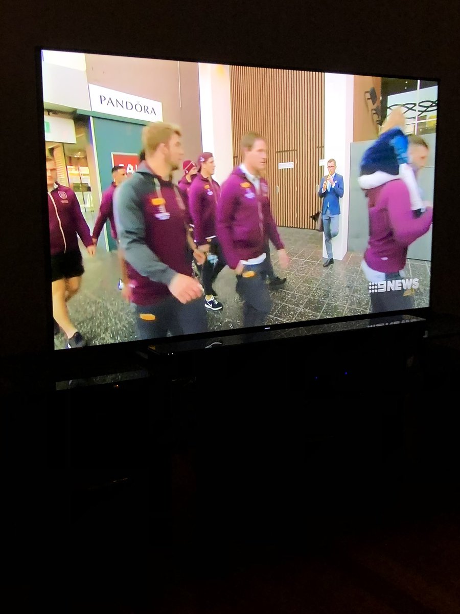 Erin_Molan's tweet photo. This could maybe be my favourite off-field Origin moment ever... 😂 @camjwilliams @DaltsWorld @9NewsSyd #therecorder 😂 @deborah_knight https://t.co/OElmWeJ6FH