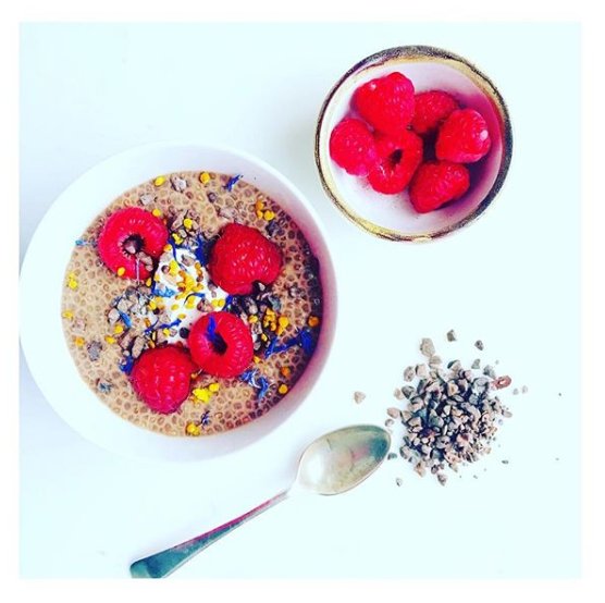 SpringGreenLDN's tweet image. Heavenly breakfast •Raw Cacao Chia Breakfast Bowl • Chocolate for breakfast !?! The cacao is full of calcium, magnesium + iron. It’s also a sugar free breakfast + tastes delicious. What’s not to ❤️#FoodDelivery #dairyfree #sugarfree #chocolate #cacao #plantbased #vegan