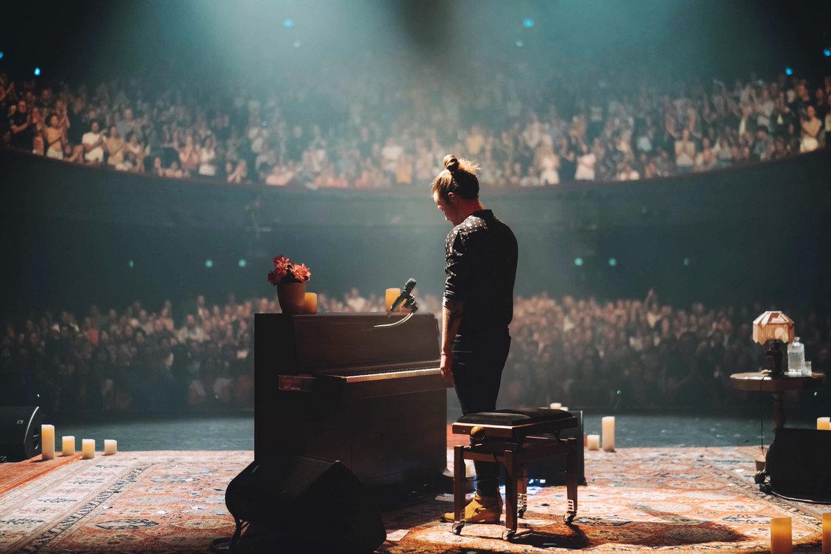 jdoreofficiel's tweet photo. Il y a des Olympia dont on se souvient peu &amp; un Olympia dont on se souviendra. 💥❤️💥
#VOUSetMOI #INCROYABLE
#SOLOLYMPIA #INOUBLIABLE
@OLYMPIAHALL @AuguriProd @columbia_fr @SonyMusicFr https://t.co/qcJ2hoiA0i