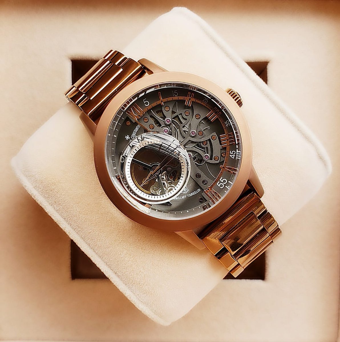 FBloggers11's tweet image. 🌟 VACHERON CONSTANTIN New model 🌟
# vacheron constantin
# For Him
# 7A
# Fully automatic 
# Features- automatic working   &amp;amp; smart dial with elegant looks
✨ New model &amp;amp; Price updated &amp;amp; Free Brand box ✨
Available @ Rs 4150+Ship
📲 What&apos;s app- 9990624415
@FBloggers11