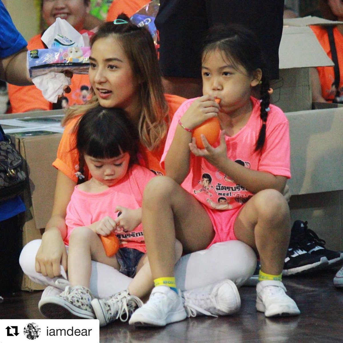 Elyseen_Pz's tweet photo. โอ้ย น่ารักง่า เครดิตบนรูปเลยฮะ 
#Repost @iamdear with @get_repost
・・・
น่ารัก อบอุ่น ละมุนละไม 🐤🐣🐥 #น้องเป็ดของพี่ควาย 🐃🐃 #ฉัตรบริรักษ์meetติ่งเดย์ยก2 #ตอนกีฬาท่าจะบ๊องสะท้องแสง #mywm #mywansuk #sirinissirin #พี่ควายนุ้งเป็ด #พี่เบนน้องหมอก #มาตุภูมิแห่งหัวใจ https://t.co/w5DRO9Y0R2