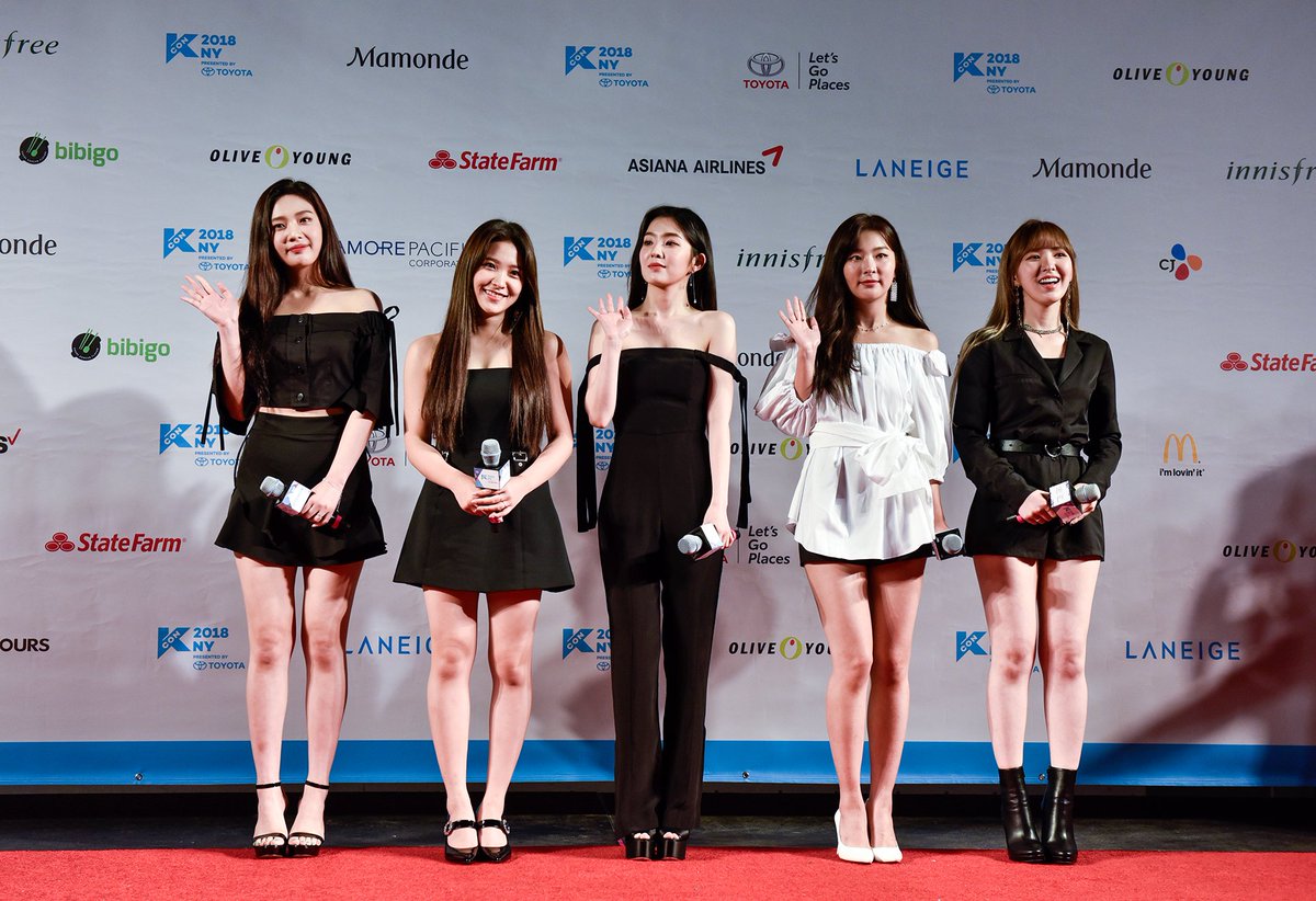 kconusa's tweet photo. Check out more of our stars who walked the #KCON18NY Red Carpet last night including @RVsmtown, @lesliegrace, and @SJofficial! #RedVelvet #LeslieGrace #SuperJunior https://t.co/IAILphzdrx