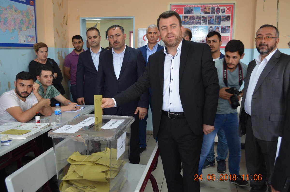 MehmetYavuz_06's tweet image. Oyumuzu seçim bölgemiz olan İstanbul 2. Bölge Sultangazi Fevzi Kutlu Kalkancı İlkokulu 2205 no’lu sandıkta kullandık.
Rabbim hayırlara vesile eylesin inşaallah!