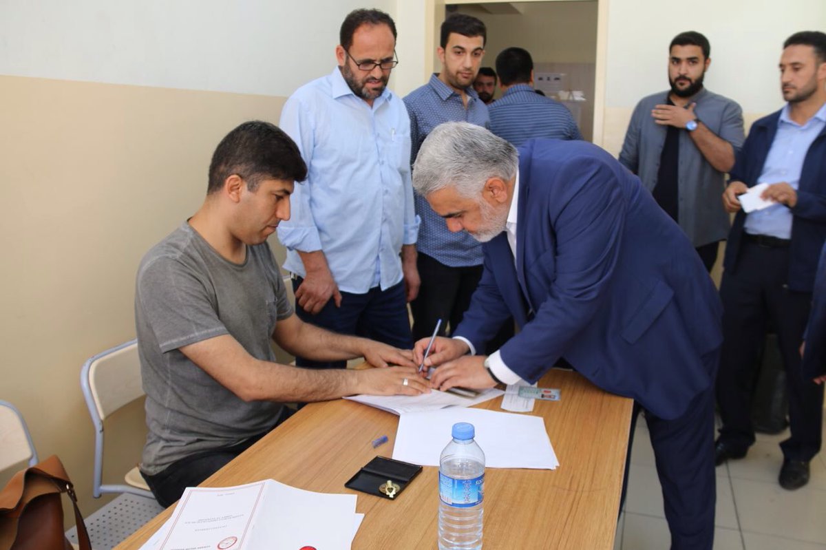 zyapicioglu's tweet image. Adnan Menderes Anadolu Lisesinde oyumuzu kullandık. Kazasız, belasız bir seçim olmasını ve sonuçların hayırlı olmasını diliyorum.