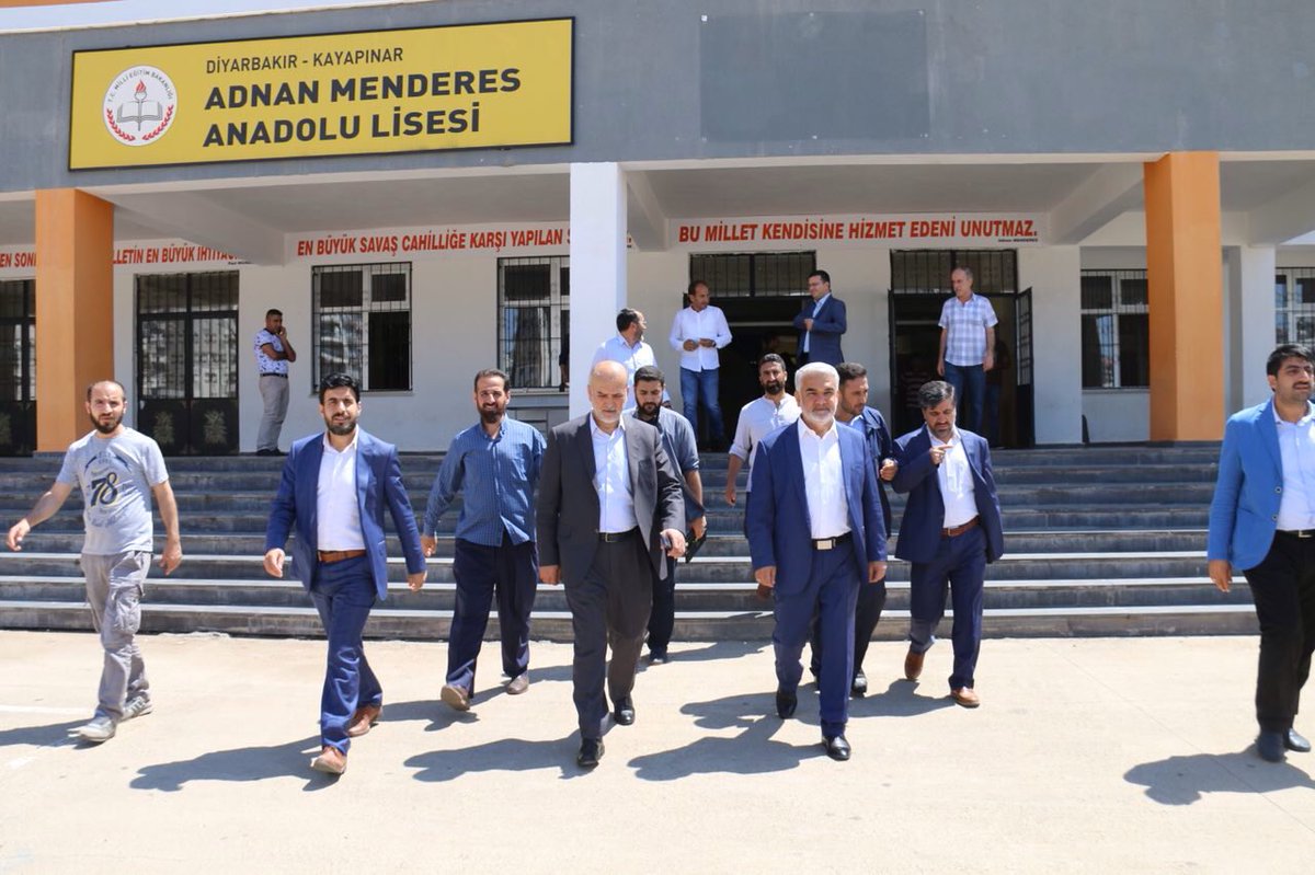 zyapicioglu's tweet image. Adnan Menderes Anadolu Lisesinde oyumuzu kullandık. Kazasız, belasız bir seçim olmasını ve sonuçların hayırlı olmasını diliyorum.