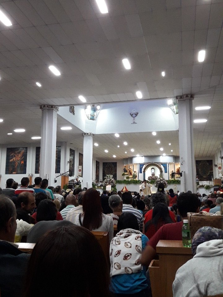 svieiracosta's tweet photo. "Sozinho eu nada sou, mas, pela força do Espírito que me impulsiona, eu tudo posso", @padrerobson reforça para os devotos do #DivinoPaiEterno na missa deste Domingo (24), terceiro dia da Novena da #Romaria2018. #FestadeTrindade #Fé #GraçasaoPaiEterno #Deus #Romeiros https://t.co/GkrNQuAZpi