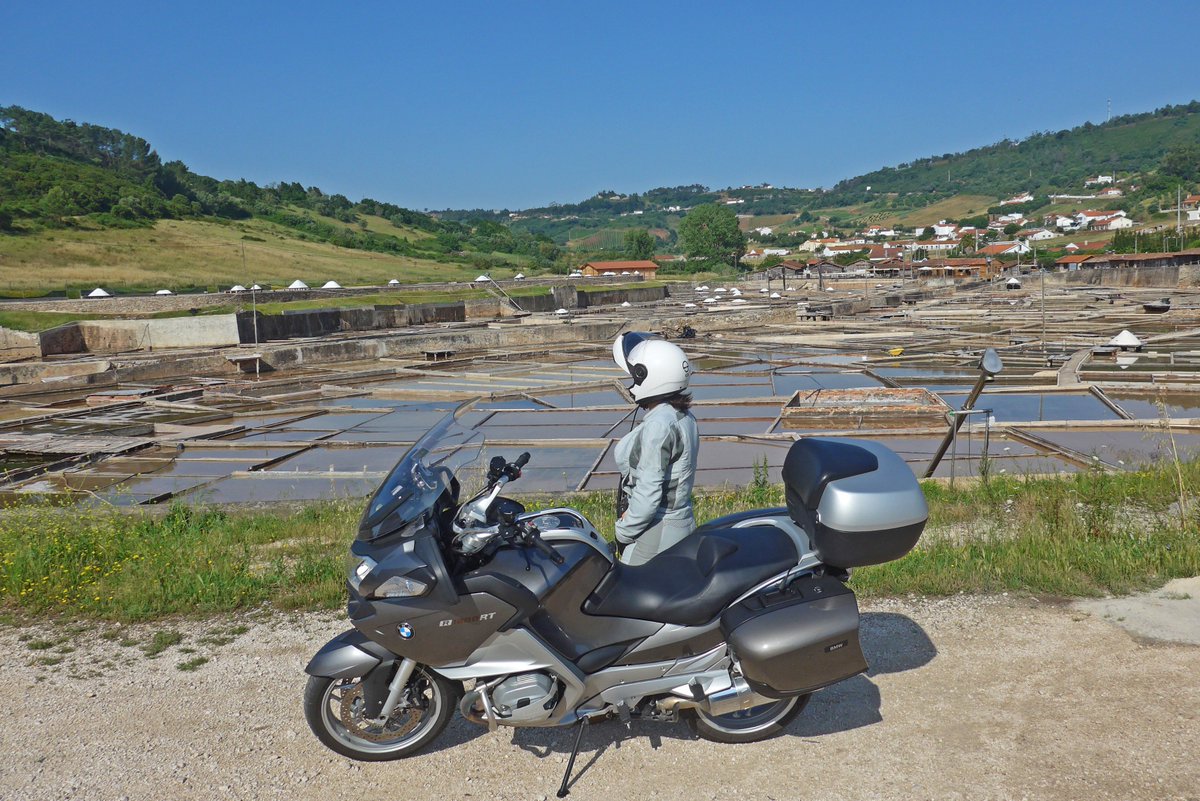 QuilometroInfin's tweet photo. Salt Pans of Rio Maior situated right in the Serra de Aires e Candeeiros Natural Park  #PNSAC #Portugal 🇵🇹
Salinas de Rio Maior no Parque Natural das Serras de Aire e Candeeiros 🇵🇹
@SchuberthHelmet @BMWMotorrad @Moto_Diaries https://t.co/JqgwGn1mTC