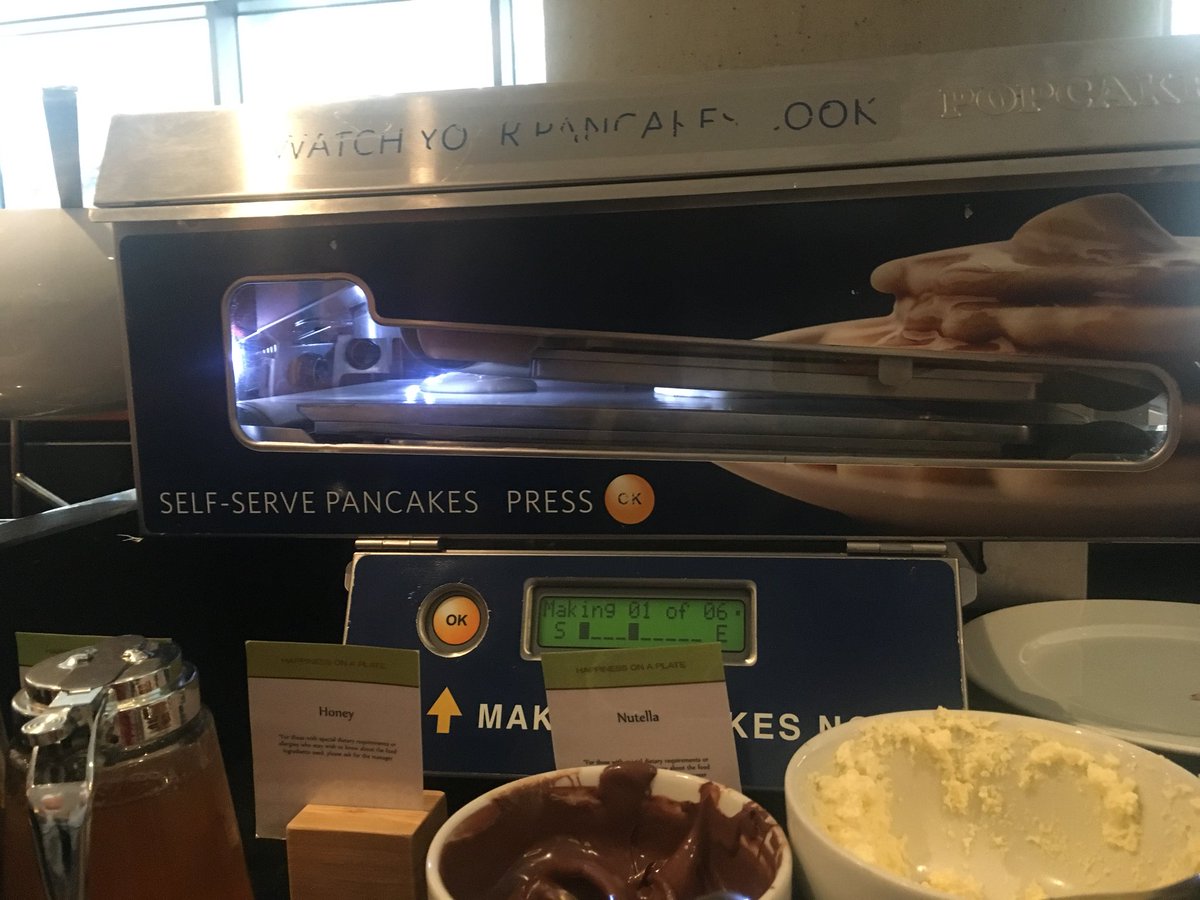 mariekevt's tweet image. I really need this in my life!!!#pancakemachine #hotellife