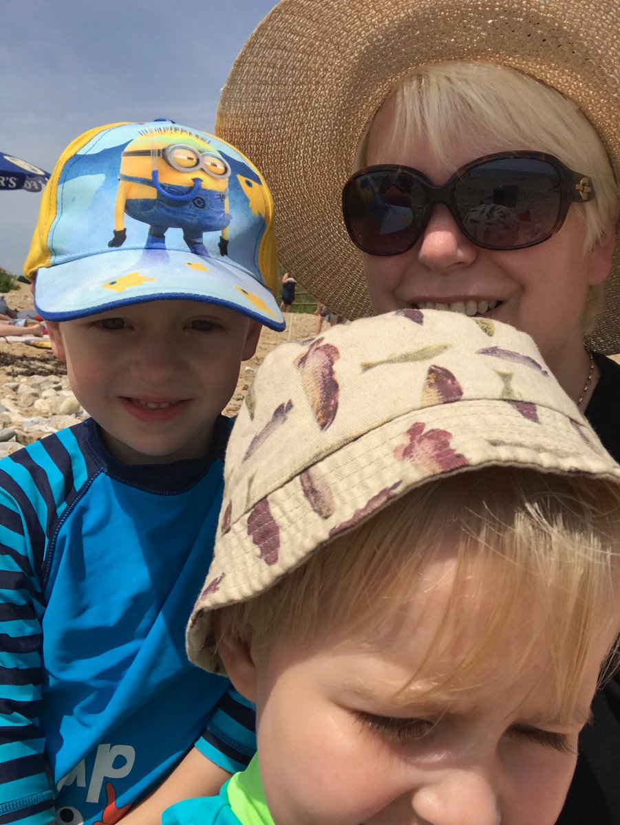 nurrti's tweet image. #FunAtTheBeach #SunnyDay #Charmouth #LoveMyBoys