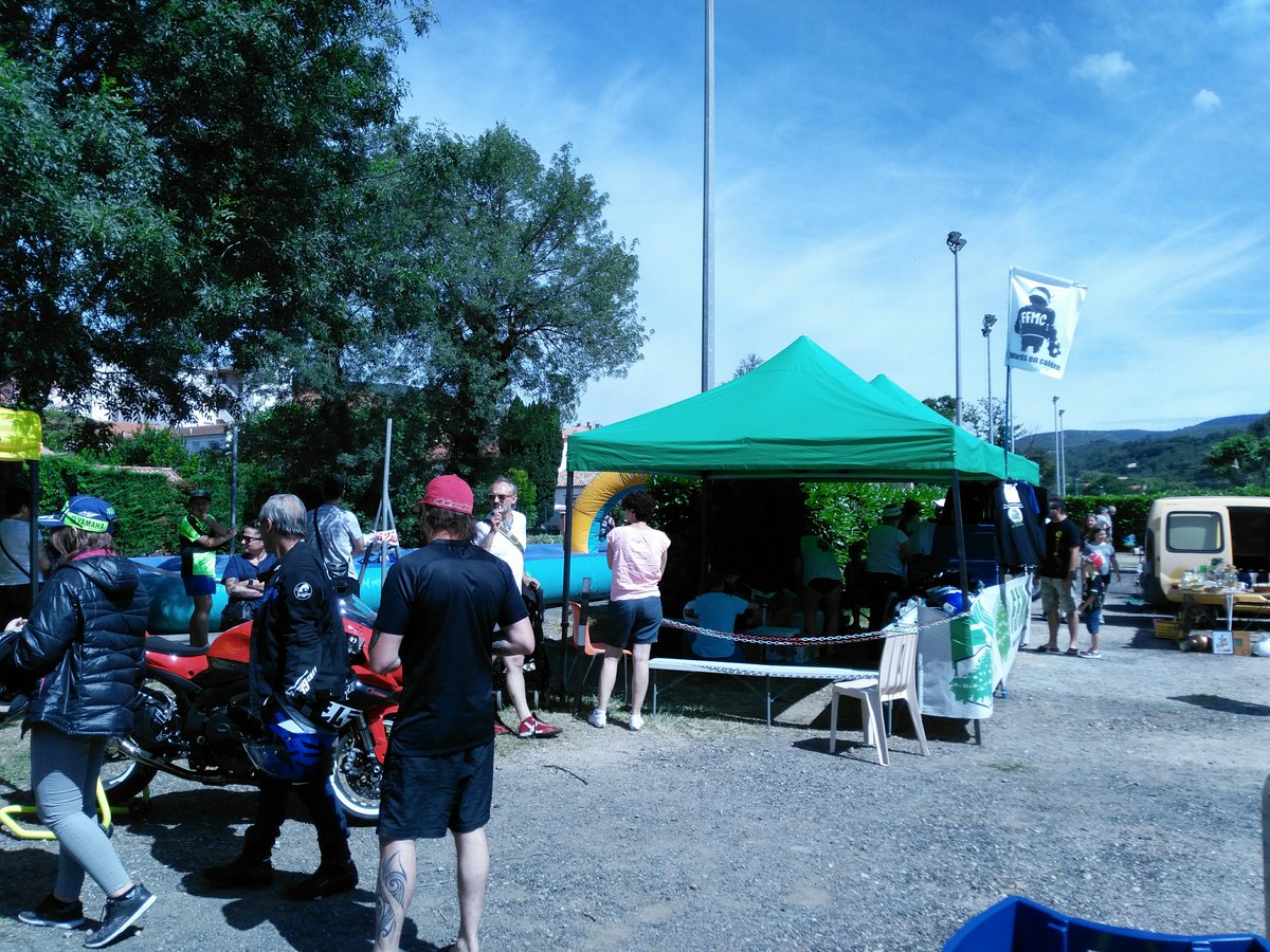 FFMC34's tweet photo. Bourse moto #lamaloulesbains, la #ffmc34 pour la piste mini motos. https://t.co/5YZf56xCWM