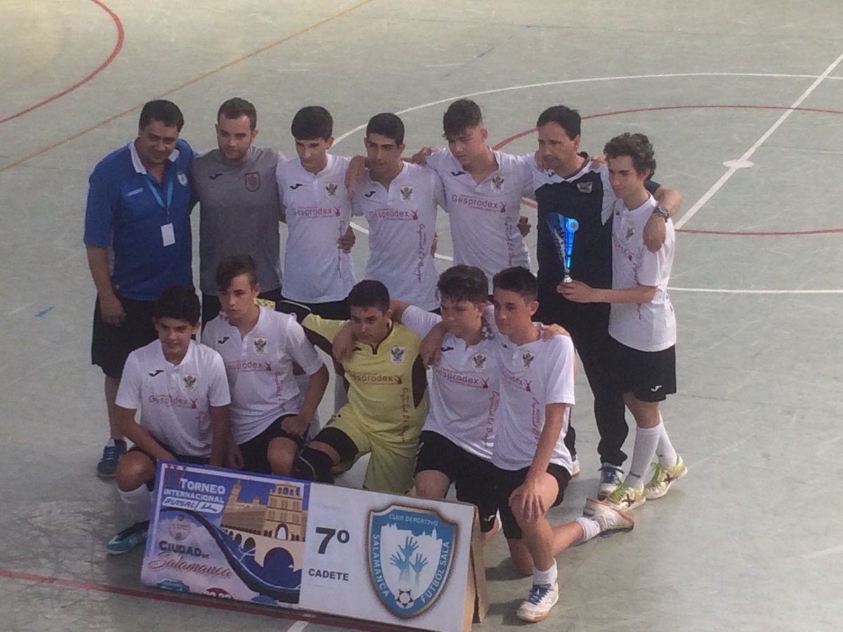 cdtoletvmsala's tweet photo. El cadete de @cdtoletvmsala termina su participación en
IV TORNEO INTERNACIONAL “CIUDAD DE SALAMANCA” 
Lograron la septima plaza y ahora a descansar para llegar a tope al próximo torneo de @FutCopaCerdanya 
#TopTopToletvm https://t.co/89ERCzzitJ