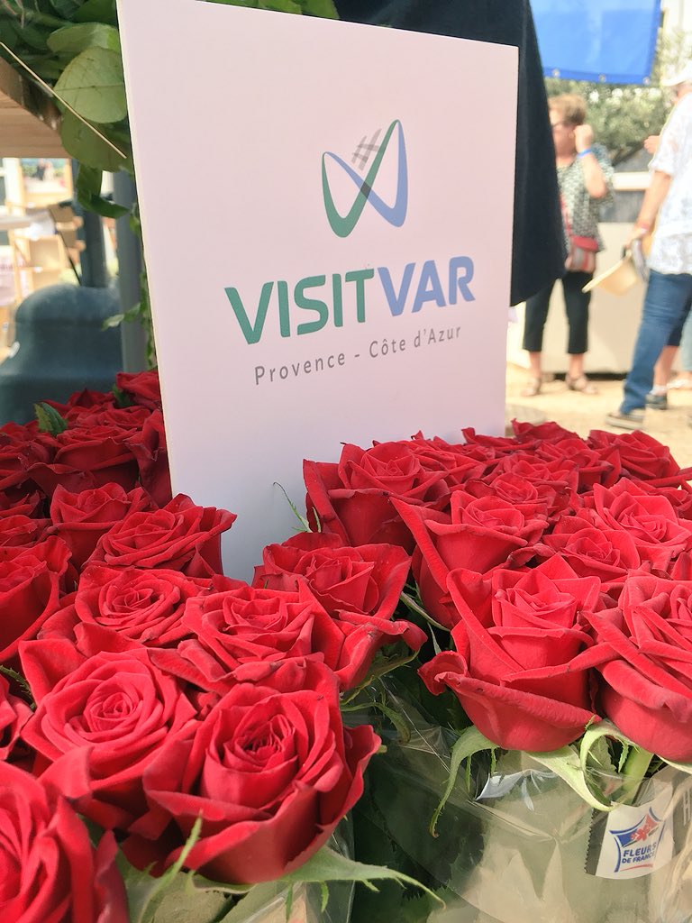 CRT_RegionSud's tweet photo. Saviez-vous que le Var est un des premiers producteurs de fleurs en France ? Au #GPVillageSud sur le stand #Provence #Alpes #CotesAzur Laure vous offrira une belle rose 🌹 du territoire ! Partez à la découverte des paysages varois 🌺 #Morethanprovence #enjoytheunexpexted https://t.co/t8OTkRgsle