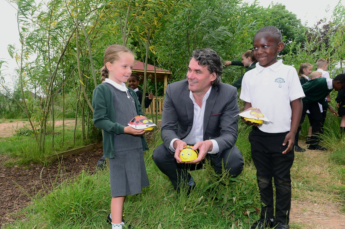 BTGroup's tweet image. 🏫👩‍🏫 Our CEO Gavin goes back to #school to see our @BarefootComp #TechLiteracy project in action. 

Read more ➡️ ow.ly/QrQ430kAlOy