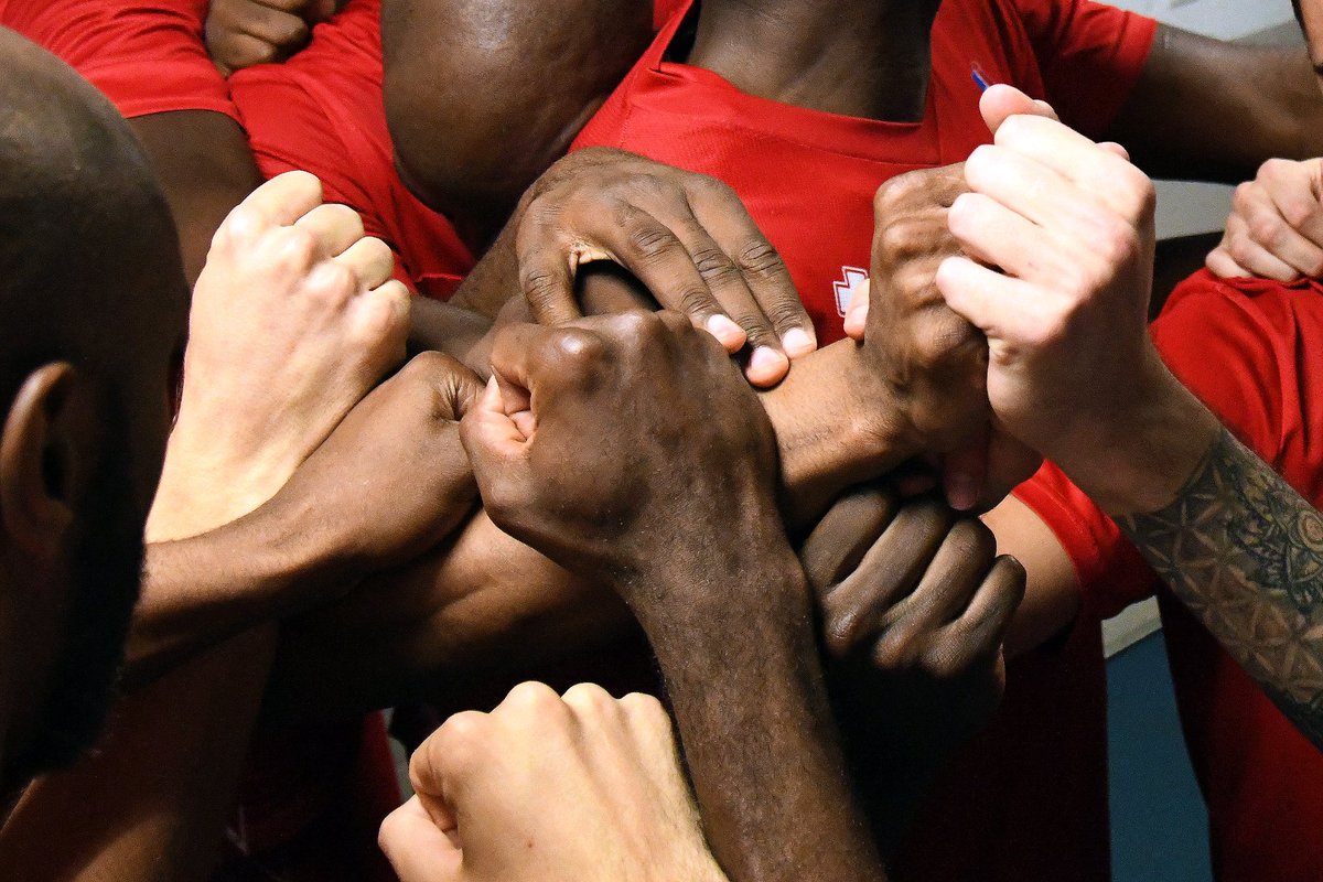 SGladyr8's tweet photo. The last game of the tough and long season! 🏆Together for victory, RocaFans! 🔴⚪ #wearerocateam #noregrets #bigfinals https://t.co/CWsfmcZZNF