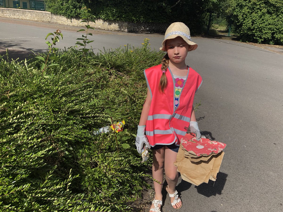 The girls have been out litter picking Shaw Ridge Primary School <a href="/Shaw_Ridge/">Shaw Ridge</a> this morning. A whole bag of rubbish including junk food wrappers, beer cans, plastic bottles and 4 cigarette lighters.  The car park is now litter free. #ShawRidgeLitterWarriors