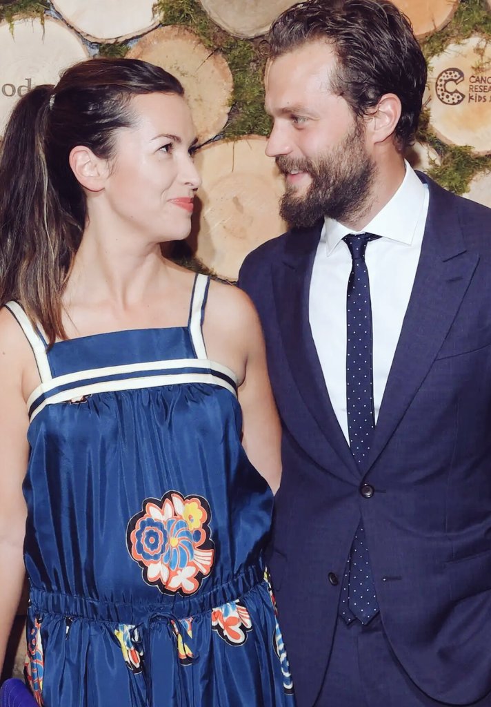 #JamieDornan #AmeliaWarner 
Pic: jamie-dornan.org/gallery/thumbn…