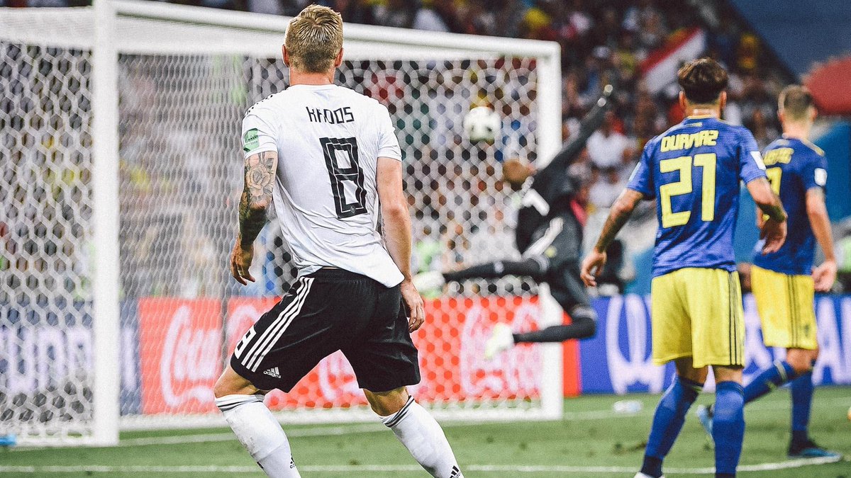DFB_Team's tweet photo. 🔥🔥🔥 @ToniKroos 🇩🇪 #ZSMMN
#DieMannschaft #WM2018 https://t.co/Q227LNH84M