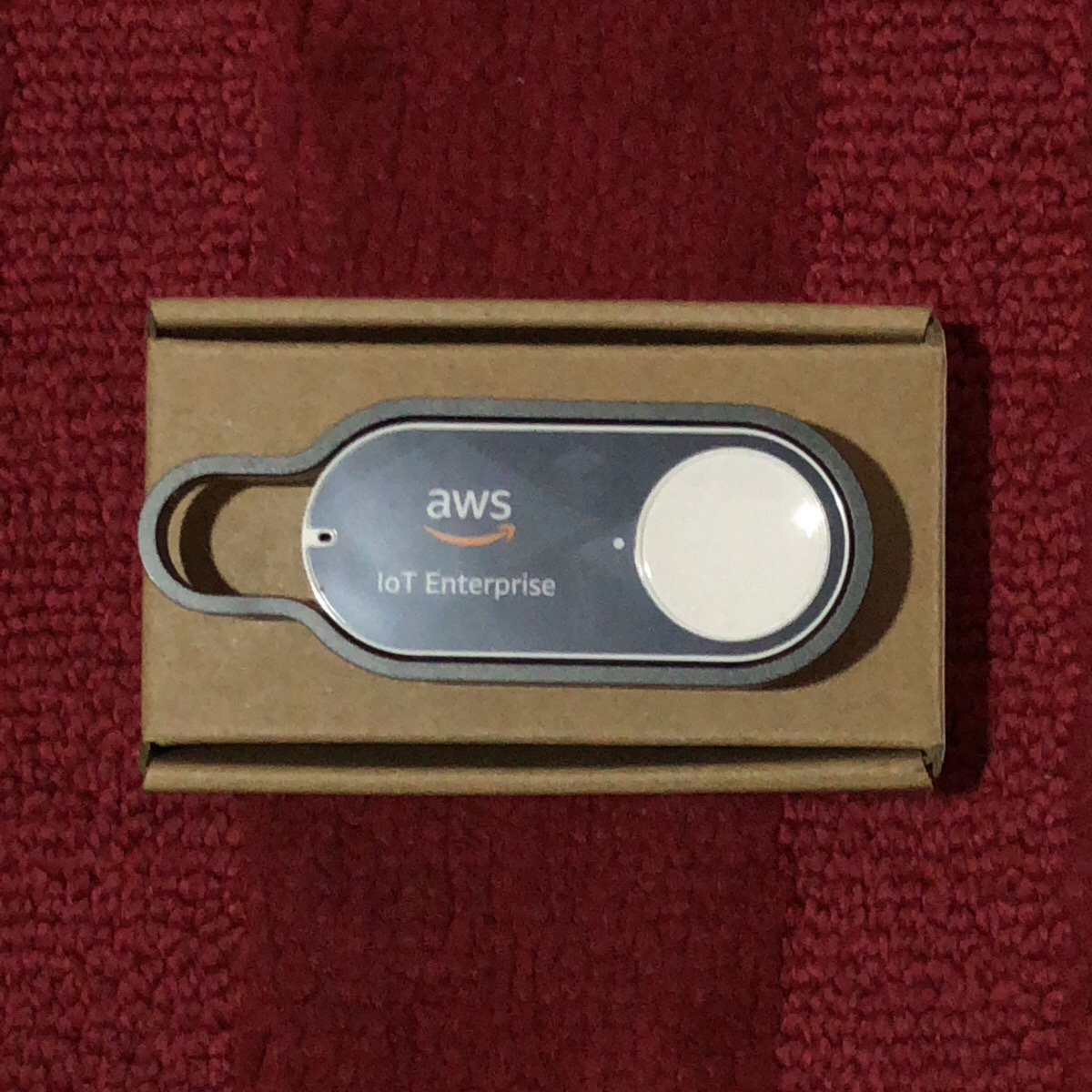 netazone's tweet photo. AWS IoT エンタープライズボタンが届きました。さあ何に使おうかな #aws #iotbutton https://t.co/D6stbOQh9d